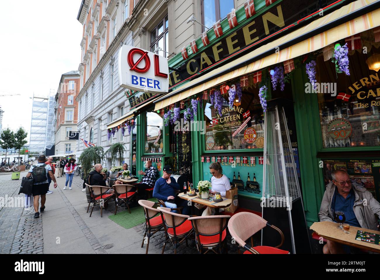 Das Railroad Pub ( Jernbanecafeen ) in der Nähe des Hauptbahnhofs in Kopenhagen, Dänemark. Stockfoto