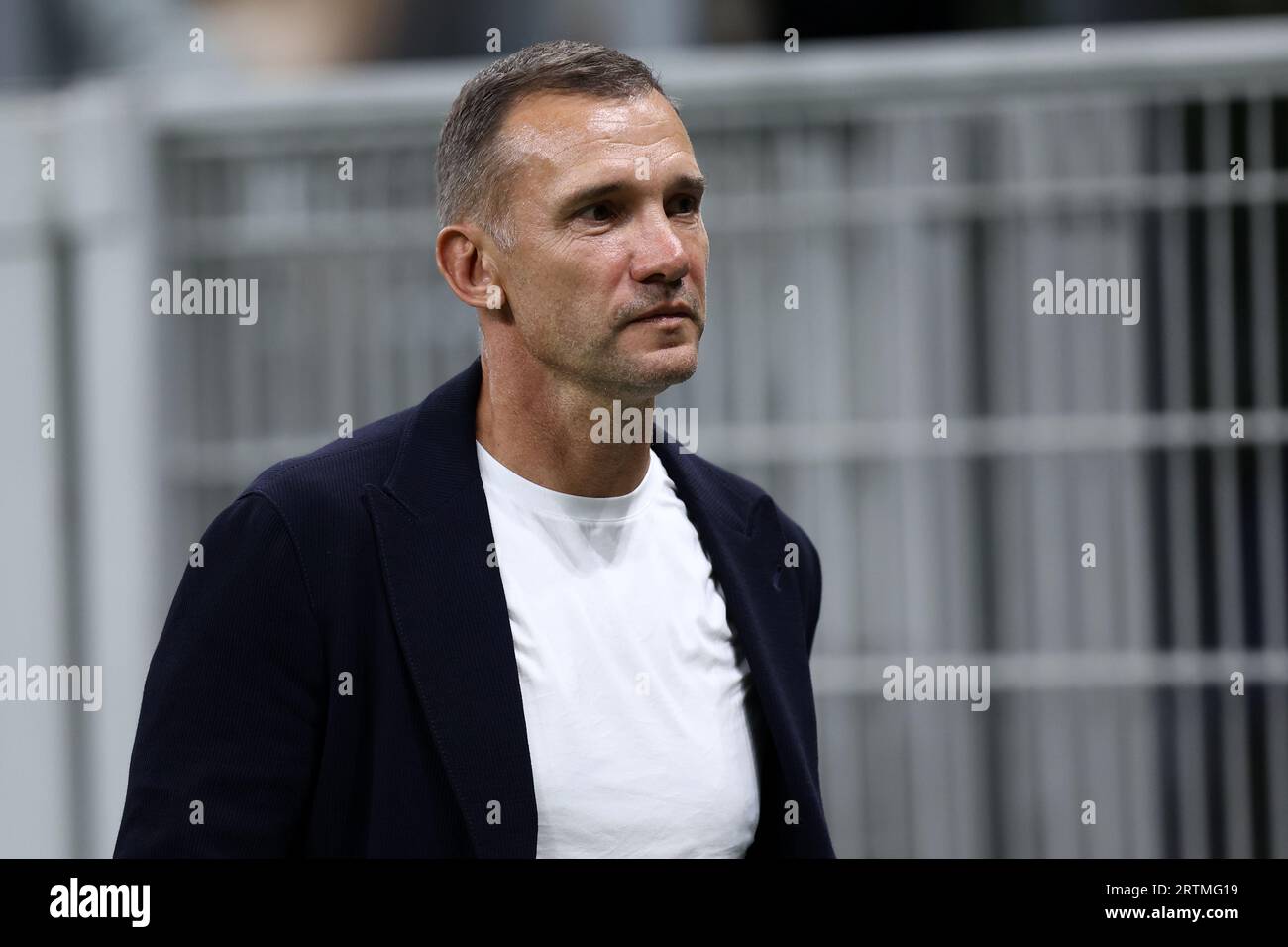 Andriy Schewtschenko blickt auf das Qualifikationsspiel zur UEFA EURO 2024 zwischen Italien und der Ukraine im Stadio San Siro am 12. September 2023 in Mailand. Stockfoto
