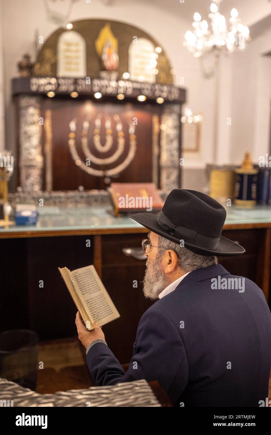 Shiva betrauert in der Synagoge Centre communautaire Rachi, Saint-Mand, Frankreich Stockfoto