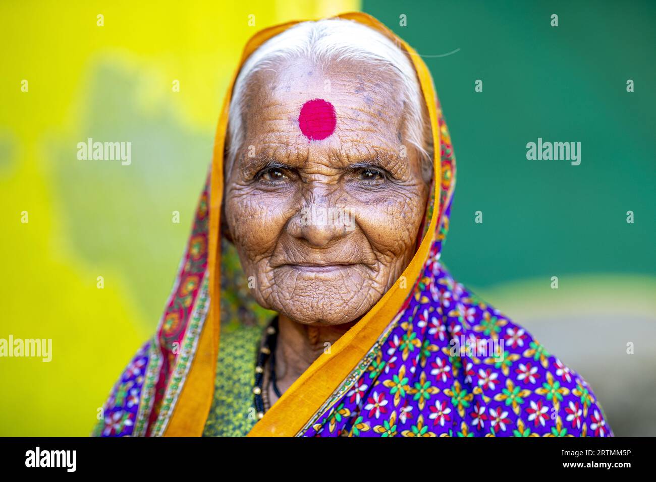 Ältere hindu-Frau in Suregaon, Maharashtra, Indien Stockfoto