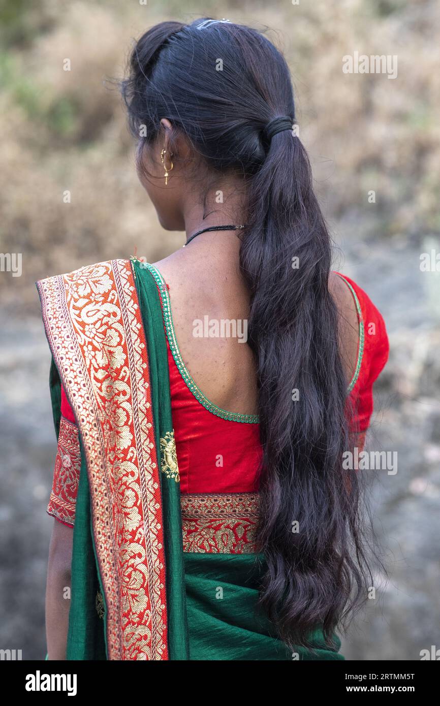 Junge Frau in Daulatabad Fort, Maharashtra, Indien Stockfoto