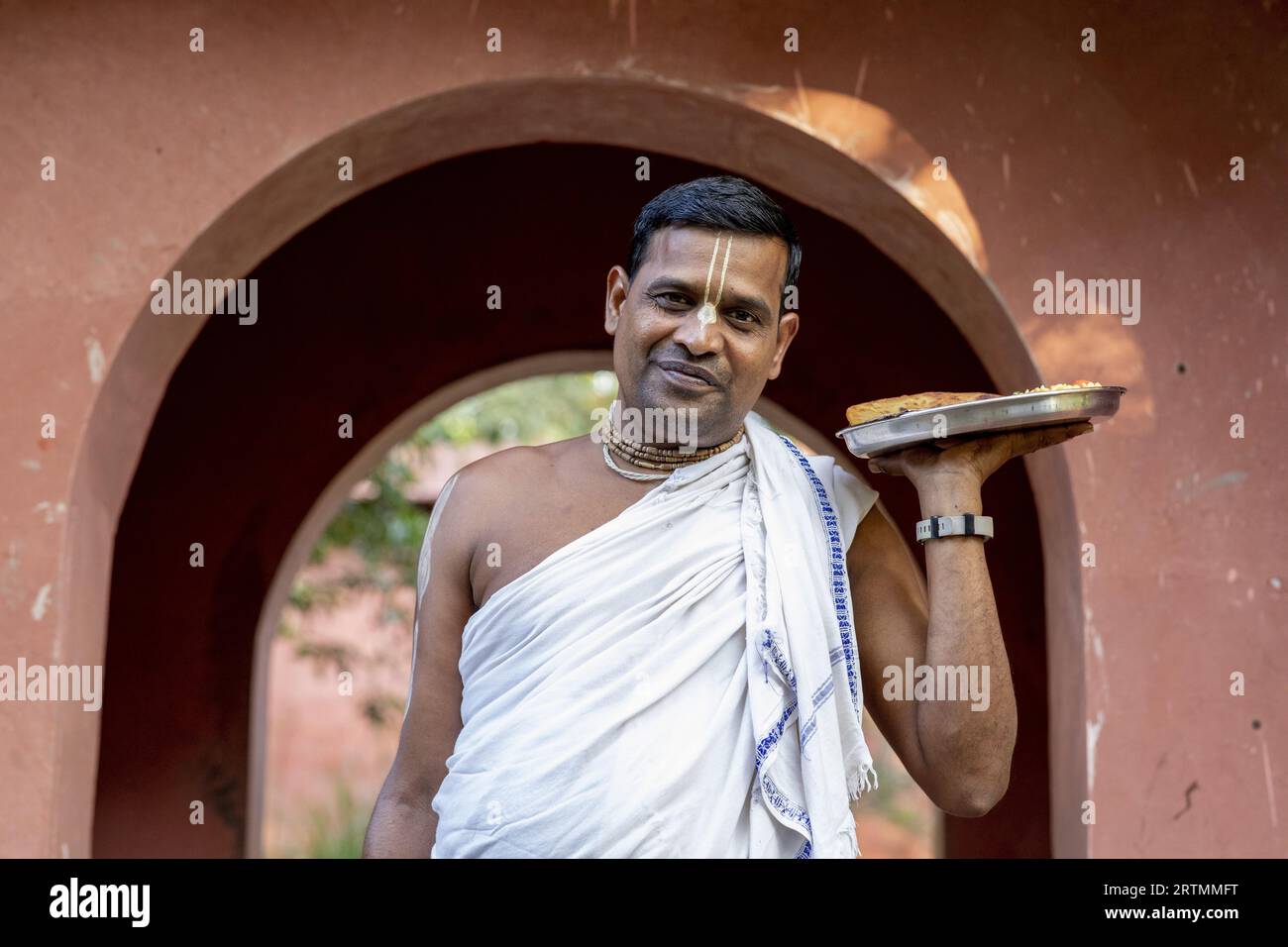 Priester im Goverdan Ecovillage, Maharashtra, Indien Stockfoto