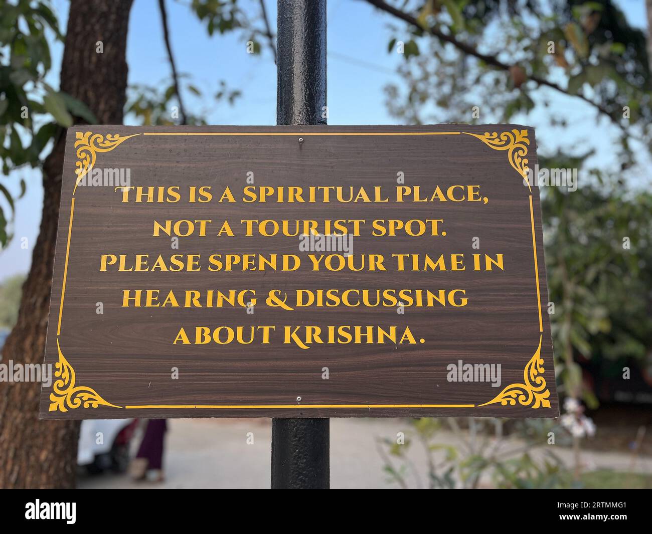 Schild in Goverdan Ecovillage, Maharashtra, Indien Stockfoto