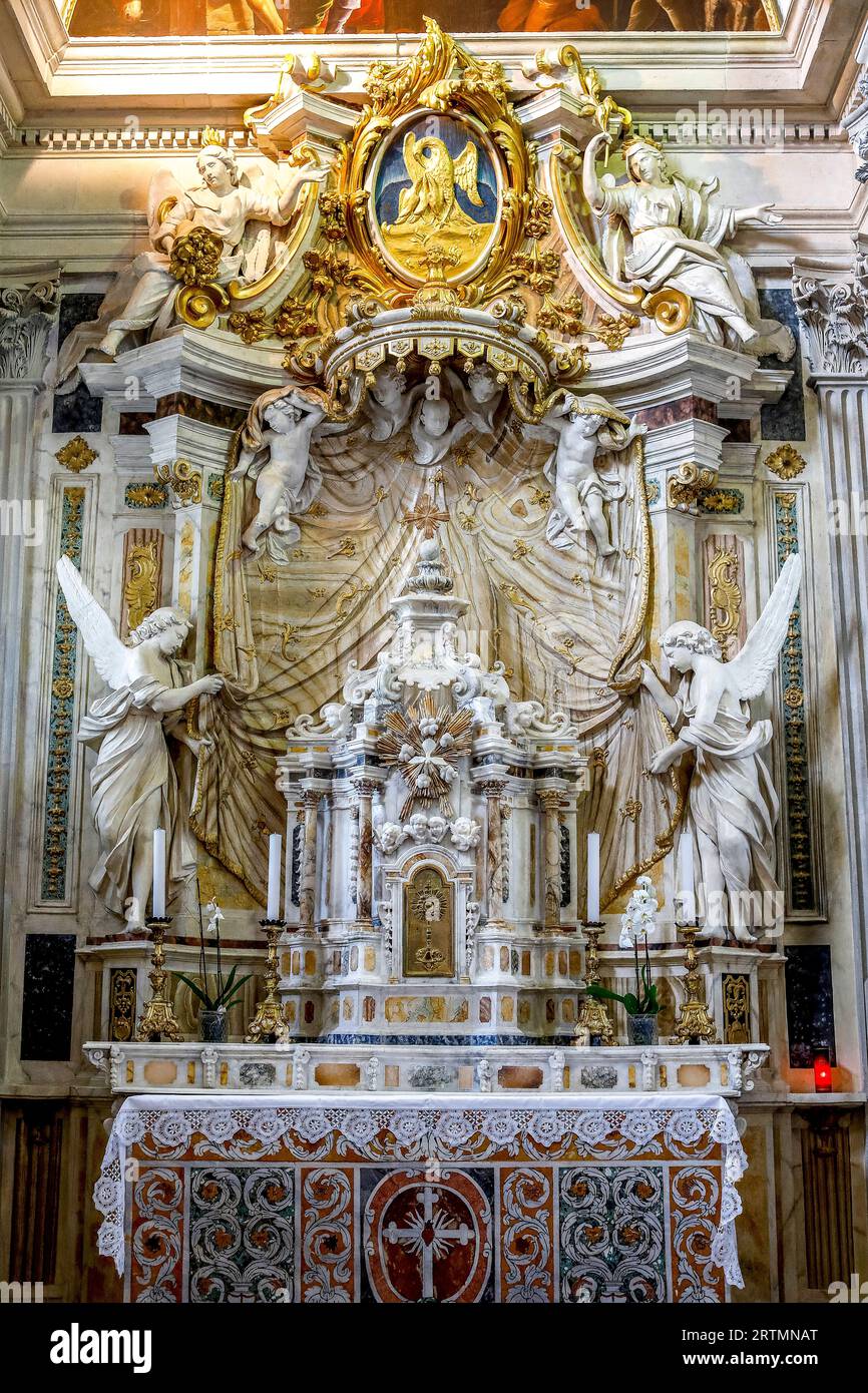 Cattedrale di Santa Maria Assunta oder Duomo di Spoleto, Kathedrale Santa MaryÕs Assumption, Spoleto, Italien. Barocker Altaraufsatz Stockfoto