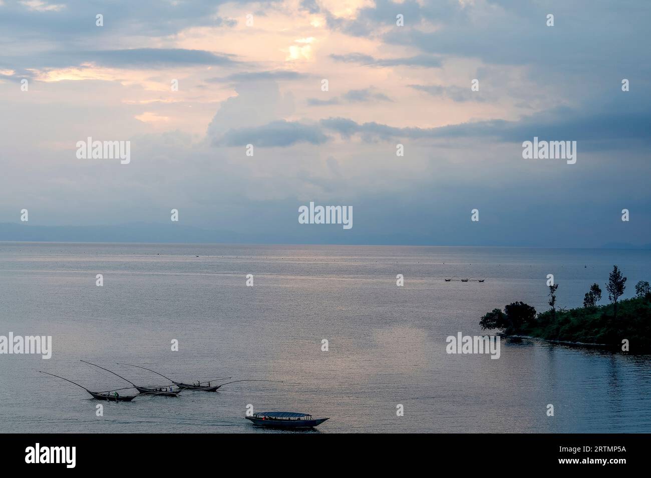 Boote auf dem Kivu-See, Karongi, Ruanda Stockfoto