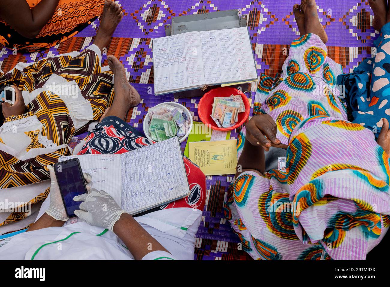 Mitglieder einer womenÕs Saving-Gruppe in Thies, Senegal Stockfoto
