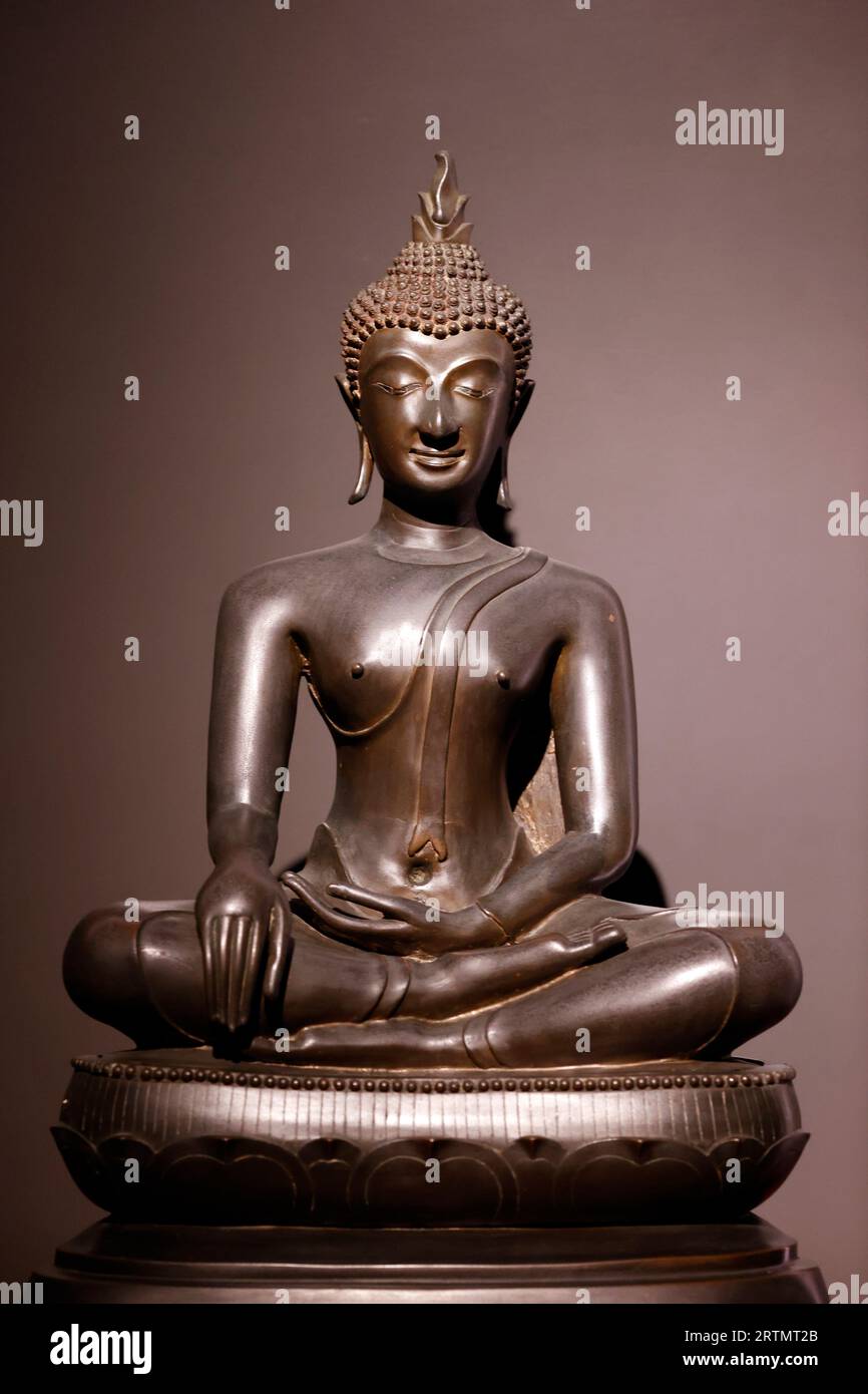 Bangkok National Museum. Buddha in Maravijay-Haltung. 20. Jahrhundert. Thailand. Stockfoto