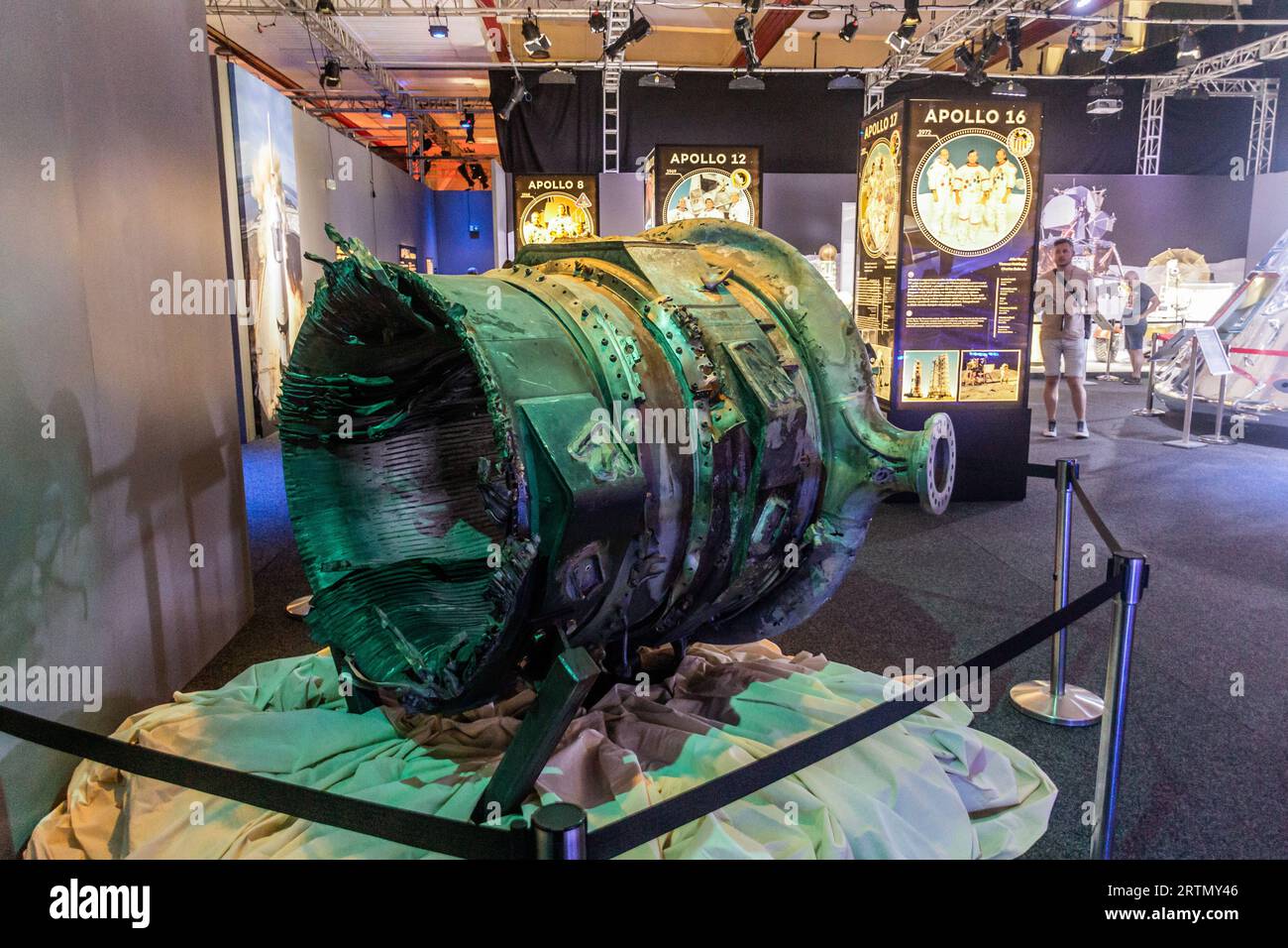 PRAG, TSCHECHIEN - 10. JULI 2020: Teil des Saturn-5-Raketenmotors auf der Cosmos Discovery Space Exhibition in Prag, Tschechische Republik Stockfoto
