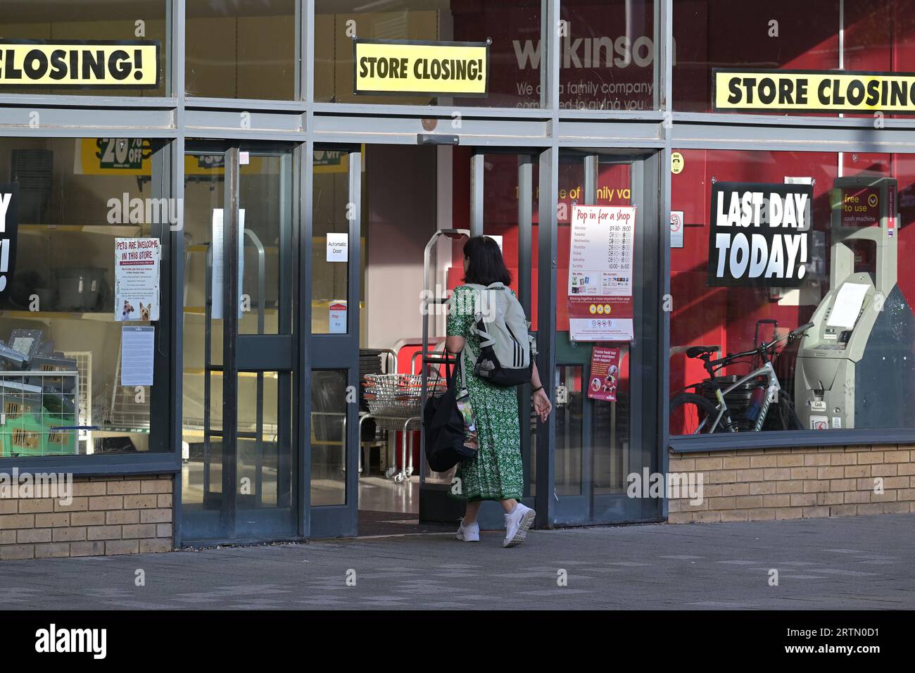Basildon Essex, Großbritannien. September 2023. Wilkco Store Basildon schließt heute (14. September, 23. September) der Essex Store gehört zu den 52 Geschäften, die diese Woche schließen. Dieser Laden wurde nicht durch den Kauf eines Teils der Wilko-Kette durch Poundland gerettet. Quelle: MARTIN DALTON/Alamy Live News Stockfoto