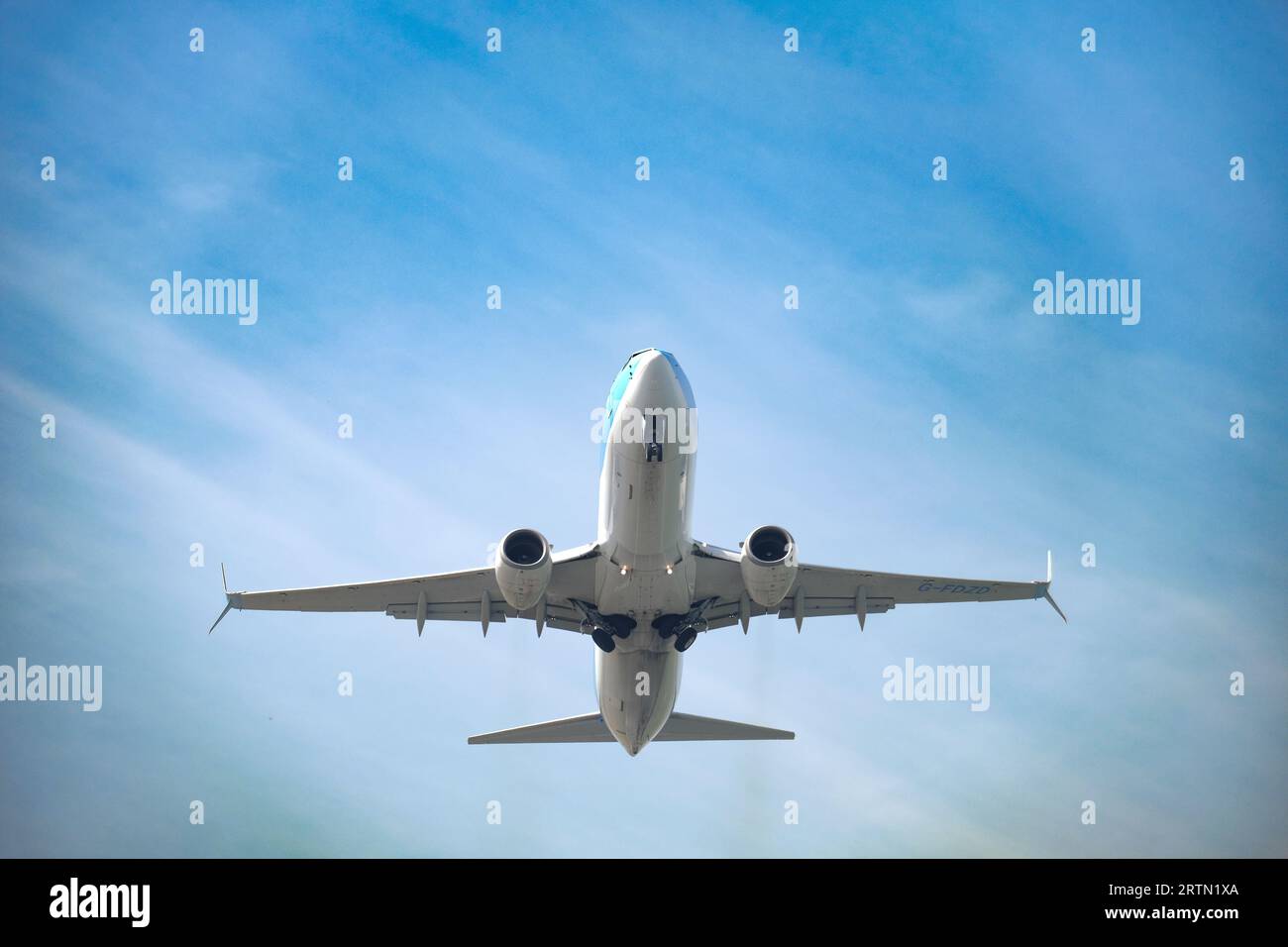 TUI Airways Boeing 737, Abfahrt auf dem Weg mit Urlaubern in den Urlaub Stockfoto