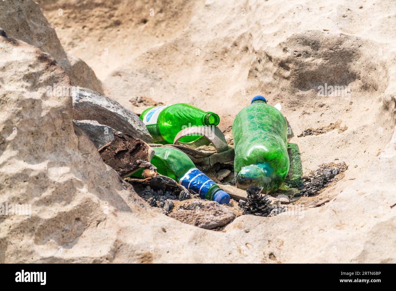 Umweltverschmutzung mit Plastikflaschen Stockfoto