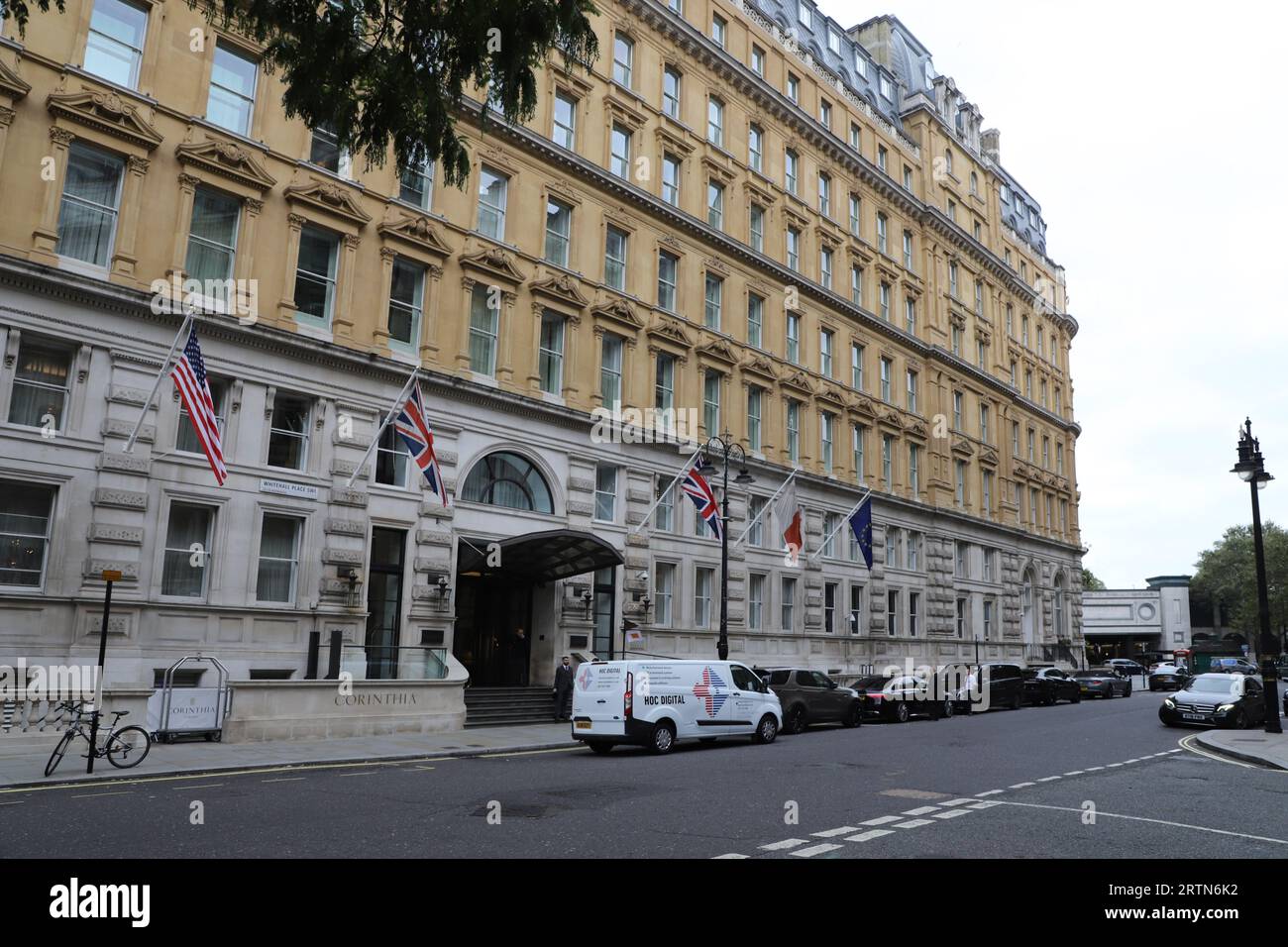 Außenansicht des Corinthia Whitehall Place, London UK September 2023 Stockfoto