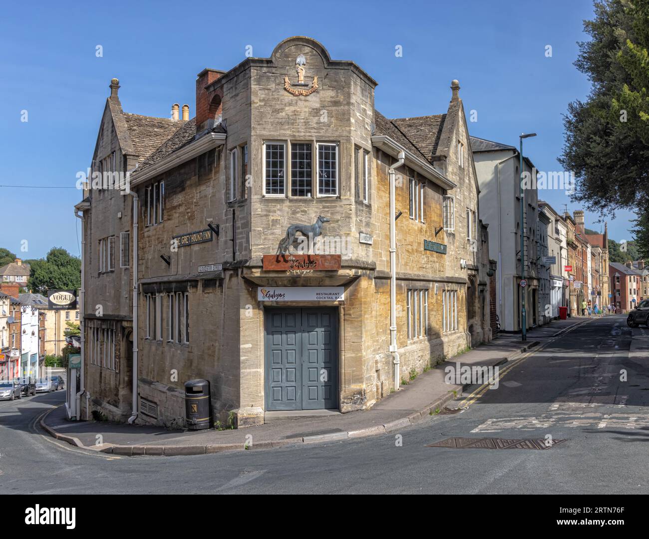 Das Greyhound Inn Public House, heute ein Restaurant, Stroud Gloucestershire, Großbritannien. Denkmalgeschütztes Gebäude der Klasse 2. Stockfoto