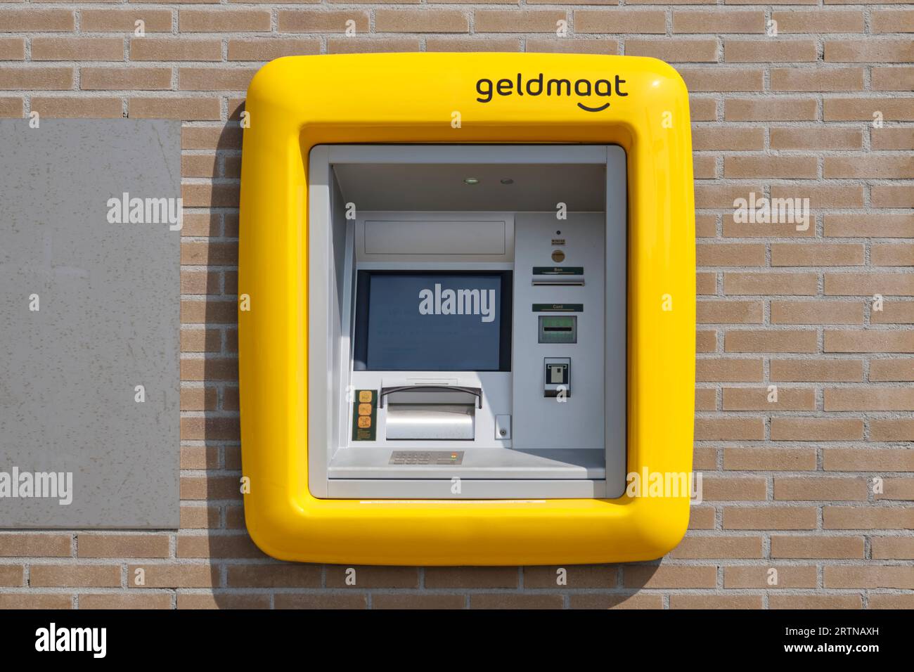 Geldmaat-Logo am Geldautomaten. Geldmaat ist ein niederländisches Unternehmen, das Geldautomaten installiert, verwaltet und unterhält und ein Joint Venture von ABN AMRO, ING und Rabobank ist Stockfoto