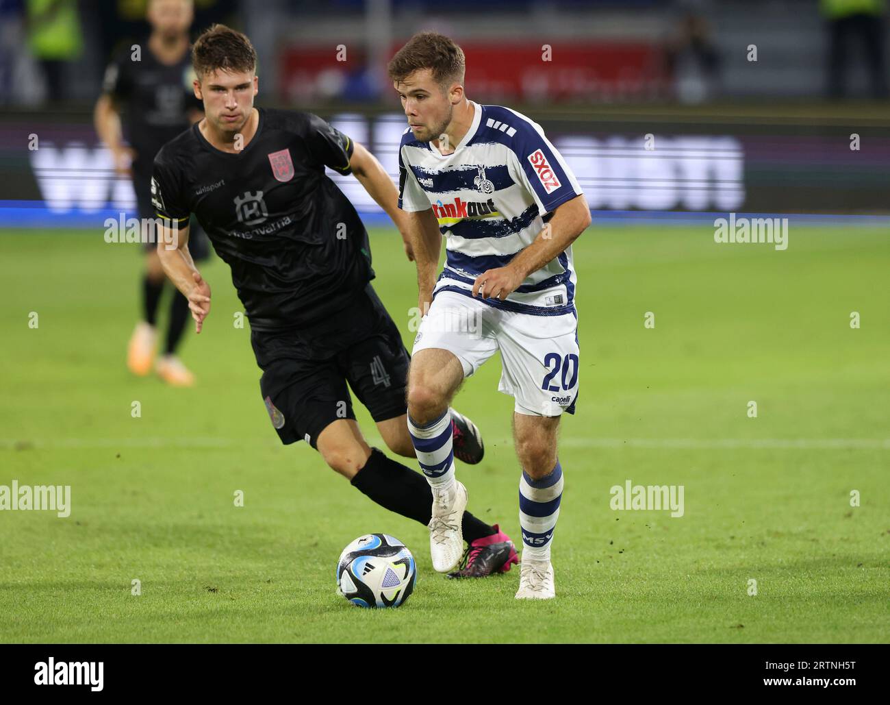 firo: 25.08.2023, Fußball, 3. Liga, 3. Bundesliga, Saison 2023/2024, MSV Duisburg - SSV Ulm 1846 1:1 Robin MULLER, Duisburg rechts gegen Tom GAAL Stockfoto