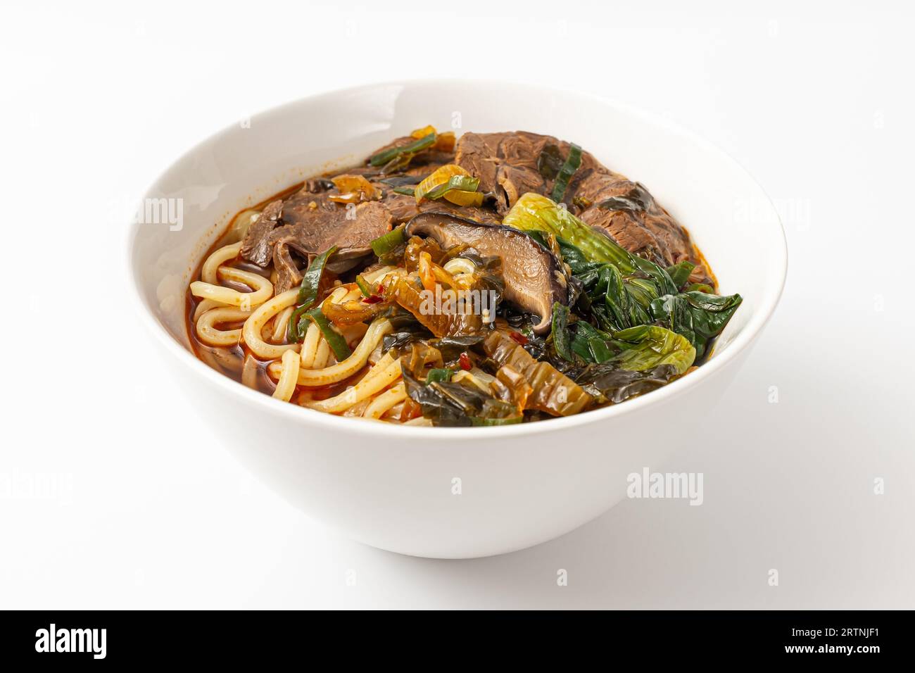 taiwanesische Esskultur. Nudelgericht mit Rindfleisch. Nudelgericht mit Suppe Stockfoto