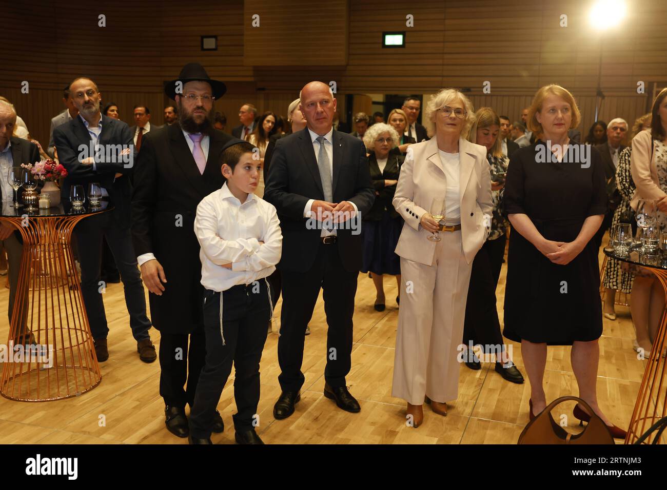 Regierender Bürgermeister Kai Wegner, Rabbiner Yehuda Teichtal Empfang jüdisches Neujahrsfest Rosch Haschana, am 13.09.2023 in Berlin, Jüdische Gemeinde Chabad Lubawitsch, Deutschland *** Regierender Bürgermeister Kai Wegner, Rabbi Yehuda Teichtal Empfang jüdisches Neujahr Rosch Haschanah, am 13 09 2023 in Berlin, Jüdische Gemeinde Chabad Lubavitch, Deutschland Stockfoto