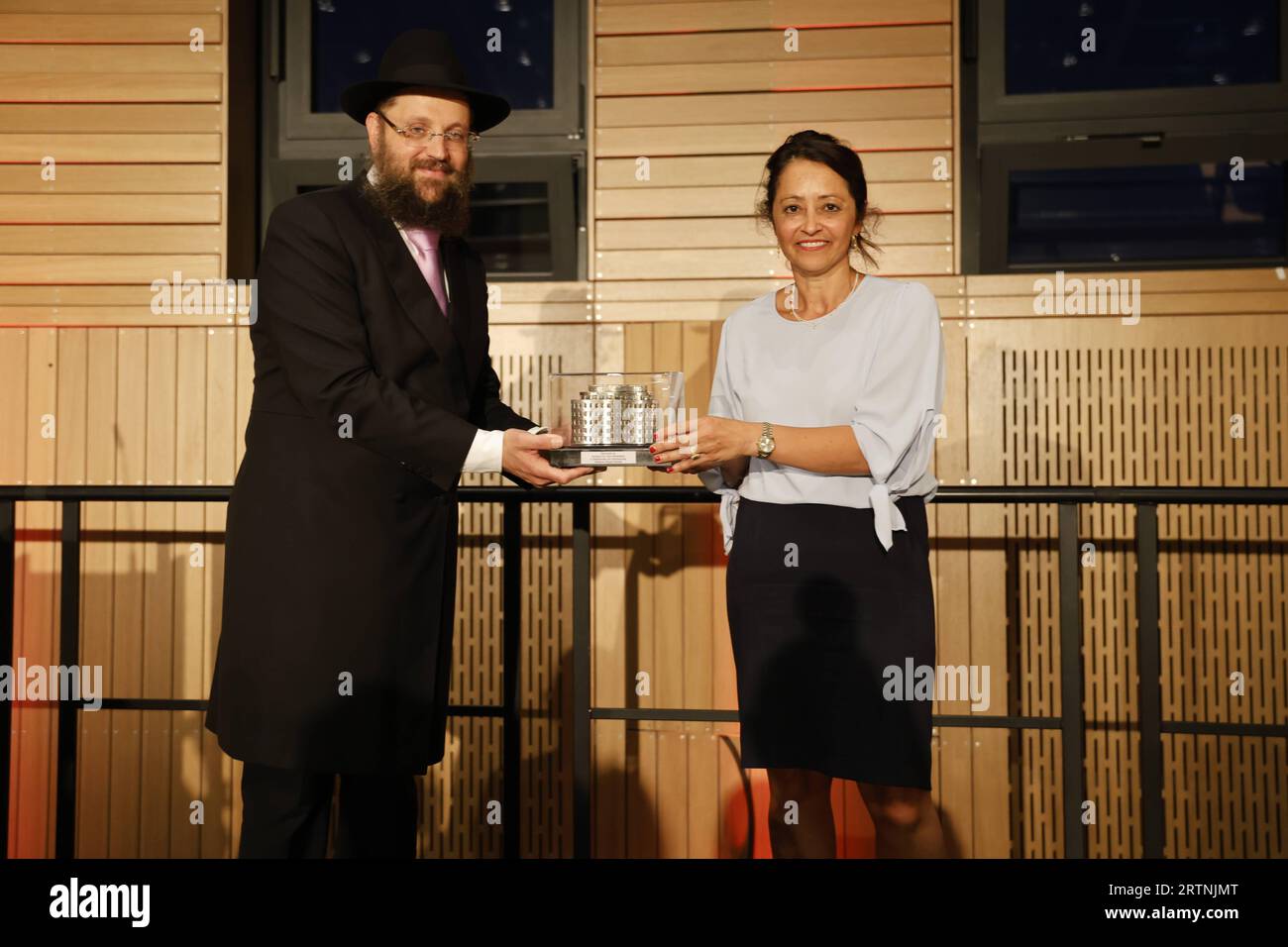 Regierender Bürgermeister Kai Wegner, Rabbiner Yehuda Teichtal Empfang jüdisches Neujahrsfest Rosch Haschana, am 13.09.2023 in Berlin, Jüdische Gemeinde Chabad Lubawitsch, Deutschland *** Regierender Bürgermeister Kai Wegner, Rabbi Yehuda Teichtal Empfang jüdisches Neujahr Rosch Haschanah, am 13 09 2023 in Berlin, Jüdische Gemeinde Chabad Lubavitch, Deutschland Stockfoto