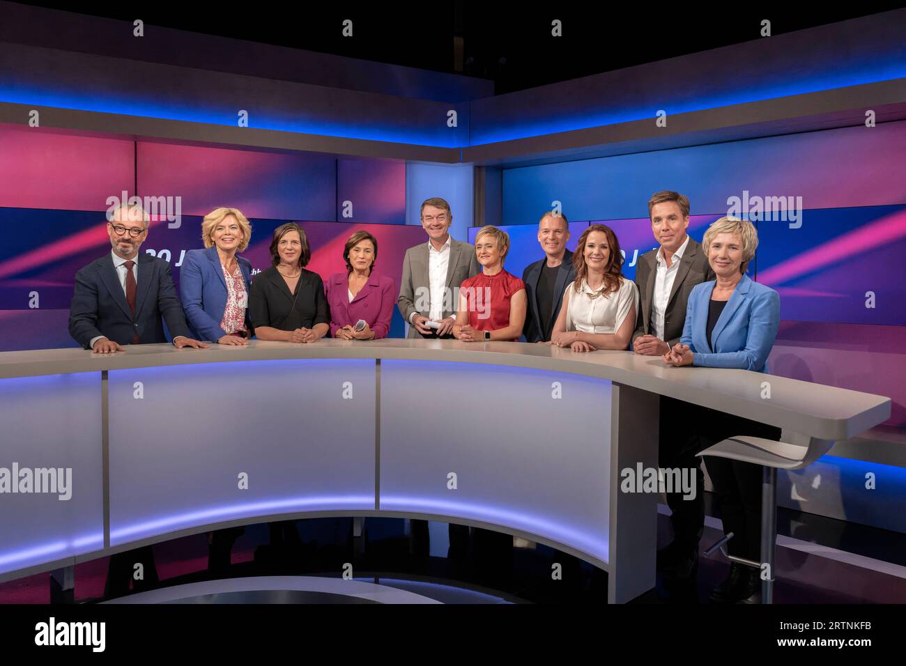 20 Jahre Sandra Maischberger am 23. Mai 2023 aus Köln zum Thema: Deutschland, der kranke Mann Europas und Gegenoffensive der Ukraine. Von links nach rechts: Jan Fleischhauer, Journalistin, Julia Klöckner, CDU, wirtschaftspolitische Sprecherin der Unions-Fraktion, Katrin Göring-Eckardt, B90/Grüne, Sandra Maischberger, Jörg Schönenborn, Direktor ProgrammInformation, Fiktion und Unterhaltung des WDR, Ellen Ehni, Journalistin, Juristin und Fernsehmoderatorin beim WDR, Theo lange, Redaktionsleiter WDR, Florence Gaub, Forschungsdirektori des NATO Defense College NDC, Markus Feldenkirchen, Feldenkirch Stockfoto