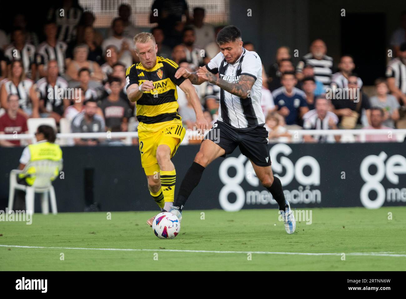Cartagena Region Murcia Spanien 10. September 2023. Quentin Lecoeuche, der französische Spieler von Real Zaragoza Juanjo Narváez, der kolumbianische Spieler von Real Stockfoto