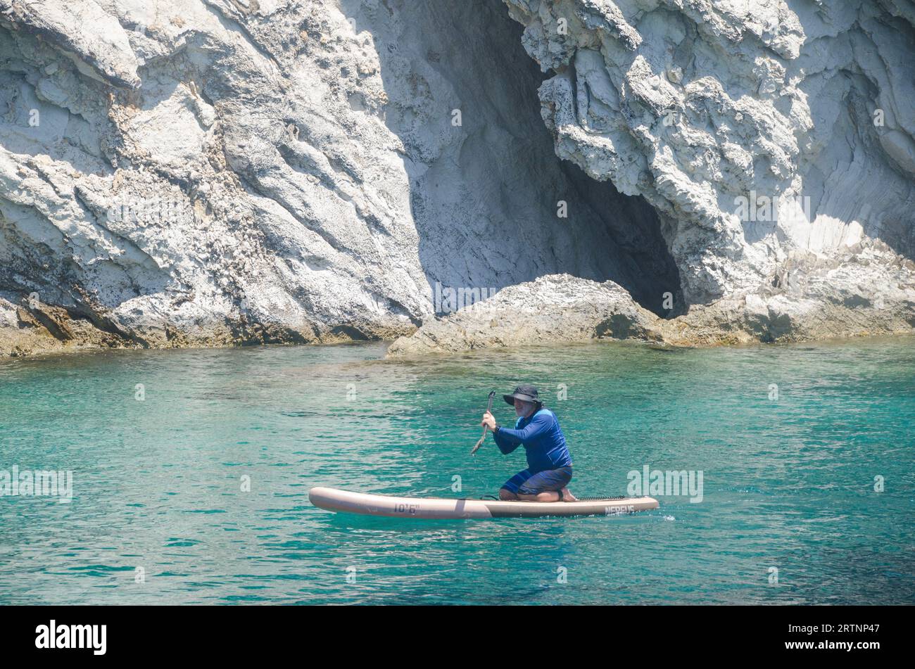 SUP paddeln im Ionischen Meer, Griechenland Stockfoto