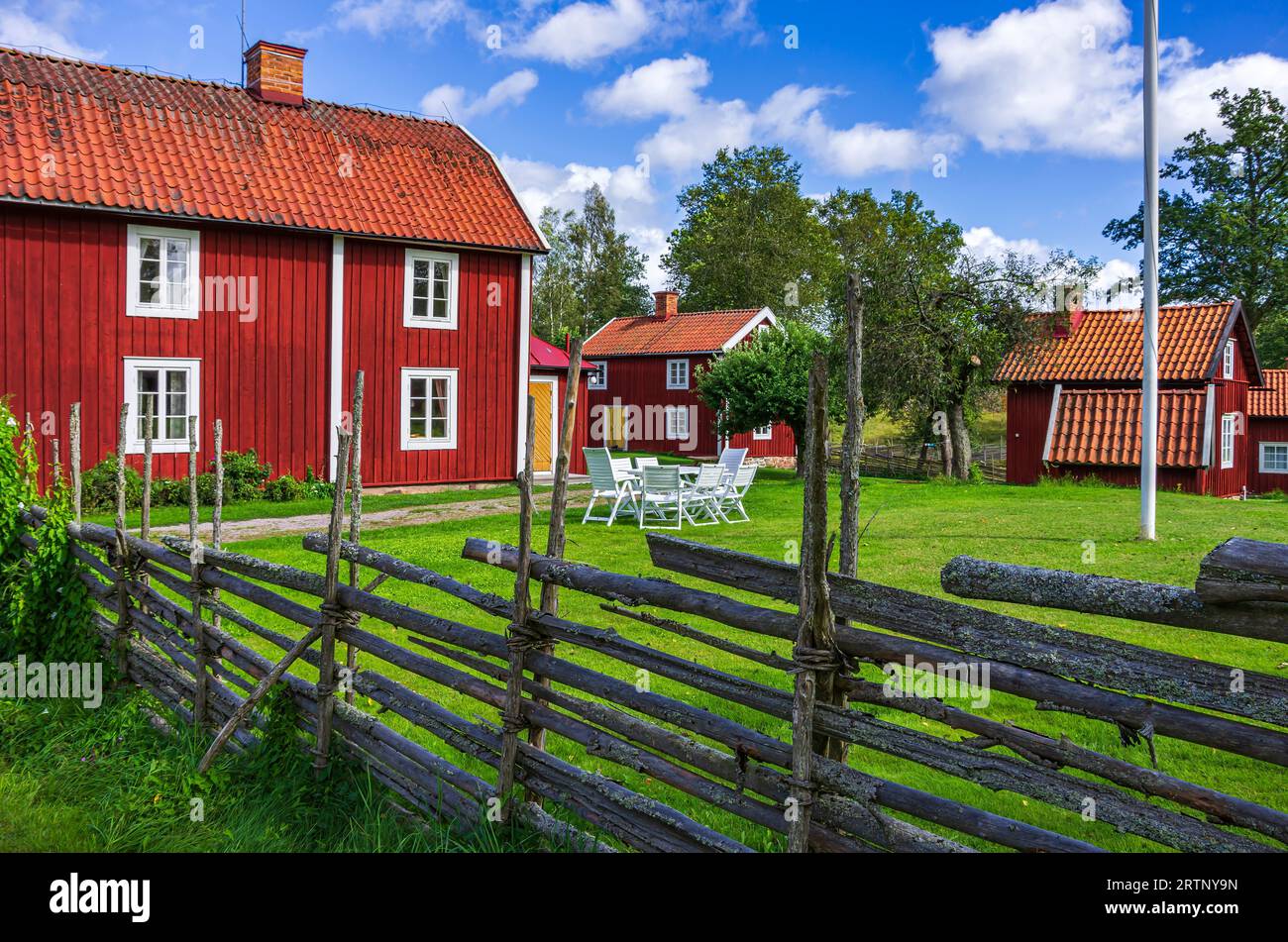 Stensjö by ist ein Dorf und Kulturreservat in Smaland bei Oskarshamn, Kalmar län, Schweden, das im frühen 19. Jahrhundert erhalten wurde. Stockfoto