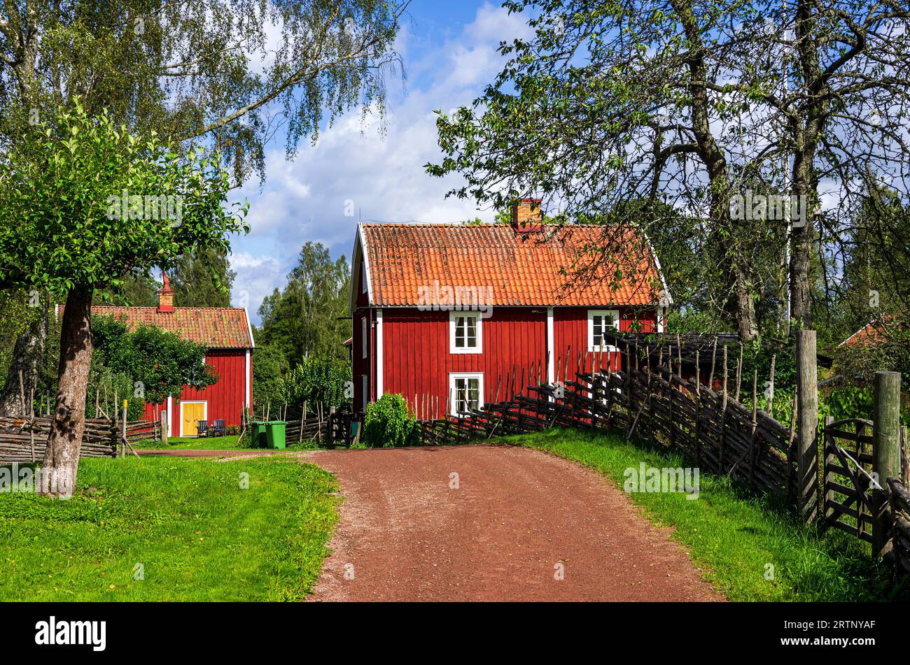Stensjö by ist ein Dorf und Kulturreservat in Smaland bei Oskarshamn, Kalmar län, Schweden, das im frühen 19. Jahrhundert erhalten wurde. Stockfoto