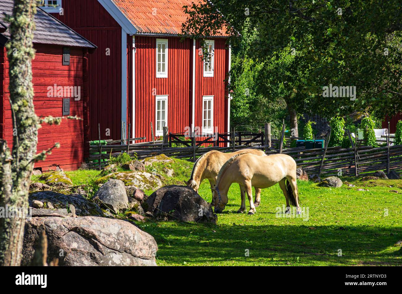 Stensjö by ist ein Dorf und Kulturreservat in Smaland bei Oskarshamn, Kalmar län, Schweden, das im frühen 19. Jahrhundert erhalten wurde. Stockfoto