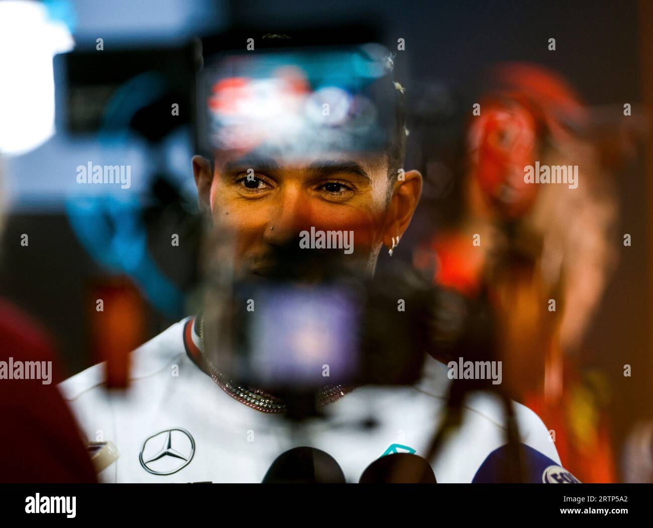 Singapur, Singapur. September 2023. #44 Lewis Hamilton (GBR, Mercedes-AMG Petronas F1 Team), F1 Grand Prix von Singapur auf dem Marina Bay Street Circuit am 14. September 2023 in Singapur. (Foto: HOCH ZWEI) Credit: dpa/Alamy Live News Stockfoto