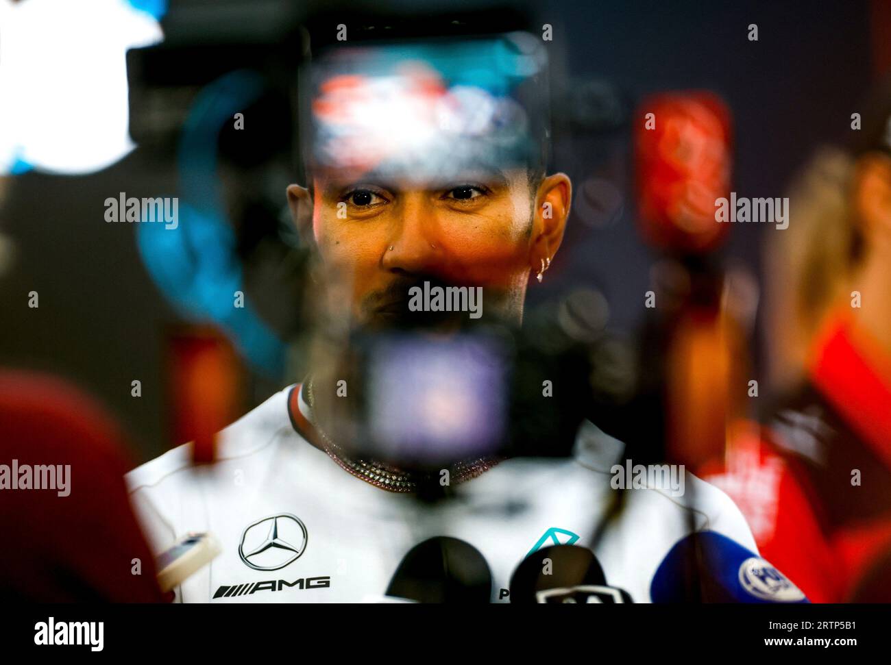 Singapur, Singapur. September 2023. #44 Lewis Hamilton (GBR, Mercedes-AMG Petronas F1 Team), F1 Grand Prix von Singapur auf dem Marina Bay Street Circuit am 14. September 2023 in Singapur. (Foto: HOCH ZWEI) Credit: dpa/Alamy Live News Stockfoto