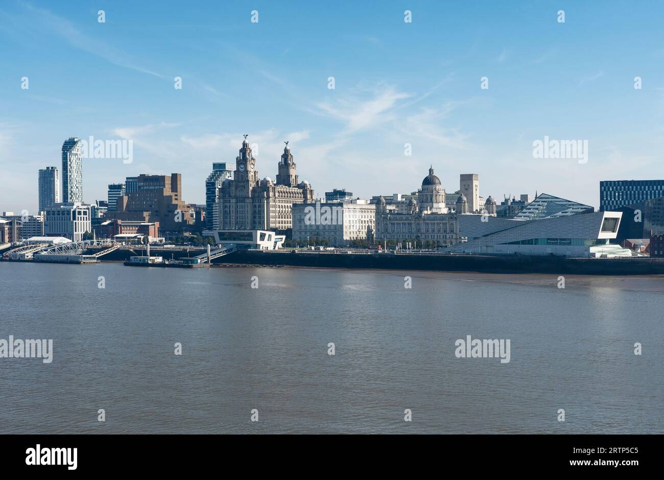 Skyline des Stadtzentrums von Liverpool und der Mersey Stockfoto