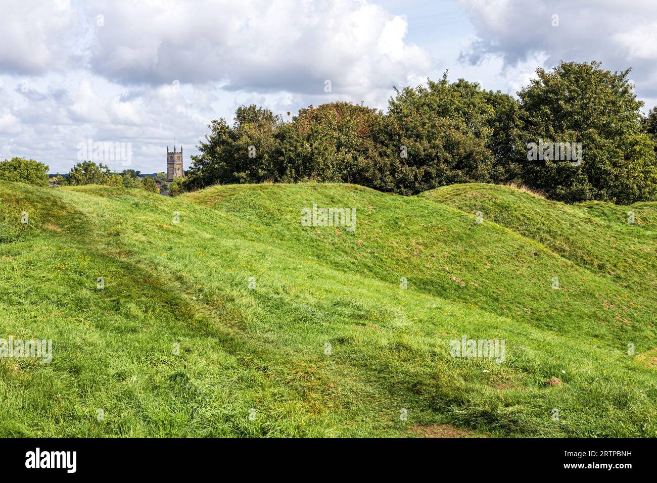 Das römische Amphitheater im frühen 2. Jahrhundert n. Chr. am Stadtrand von Corinium, heute Cotswold Town of Cirencester, Gloucestershire, England Stockfoto