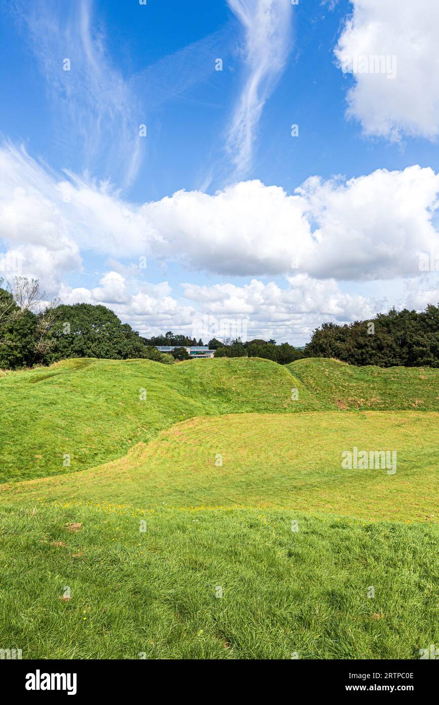 Das römische Amphitheater im frühen 2. Jahrhundert n. Chr. am Stadtrand von Corinium, heute Cotswold Town of Cirencester, Gloucestershire, England Stockfoto