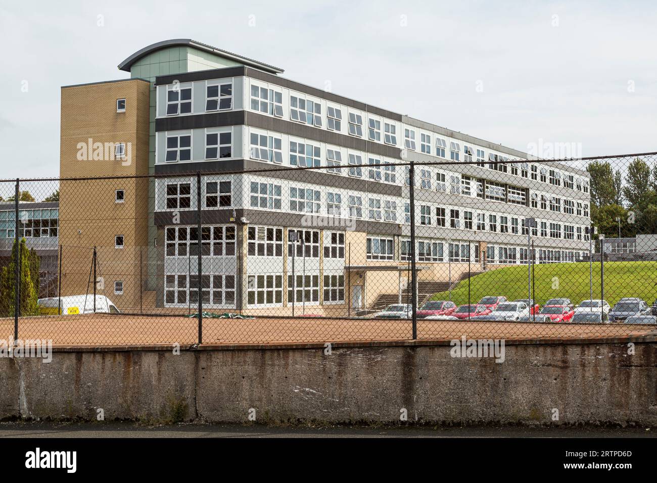 Bellahouston Academy, ein staatliches, nicht konfessionelles und koedukatives Gebäude der Sekundarschule in Glasgow, Schottland, Großbritannien, Europa Stockfoto