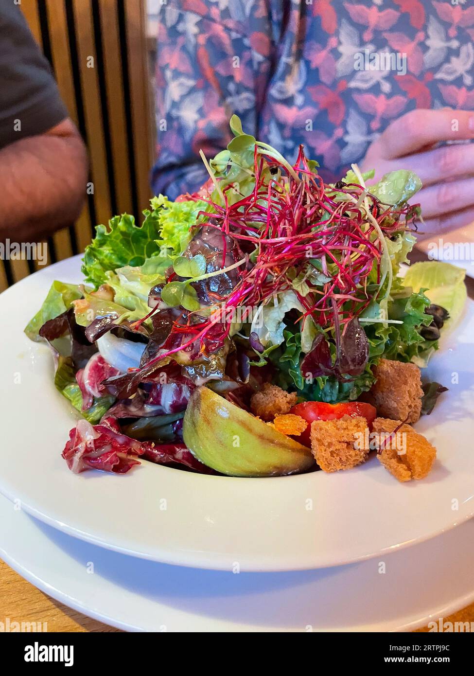 Gemischter Salat der asiatischen Küche mit Feigen Stockfoto