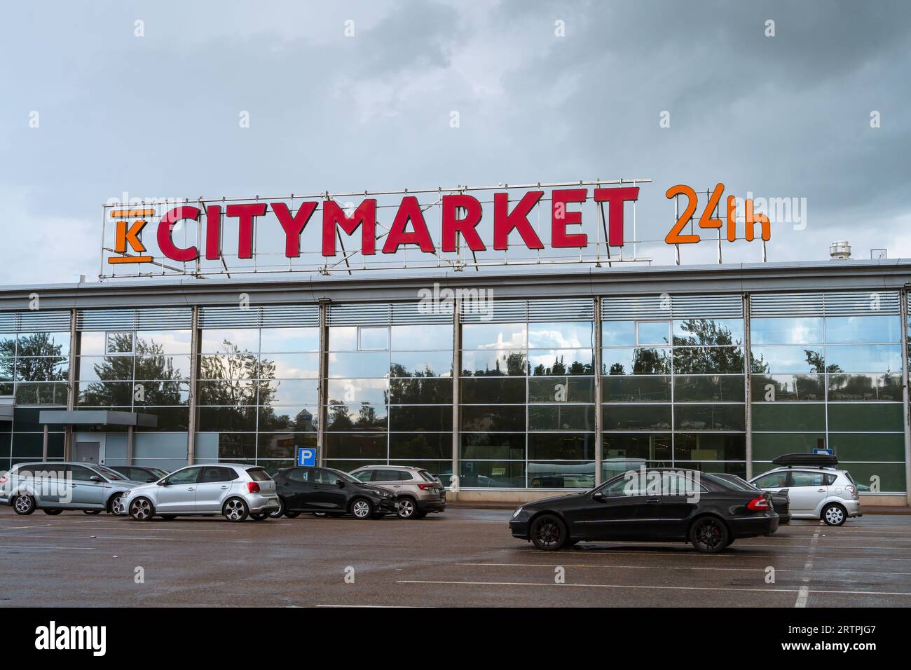 24h K Citymarket Laune Exterieur in Lahti, Finnland. Juli 30, 2023. Stockfoto
