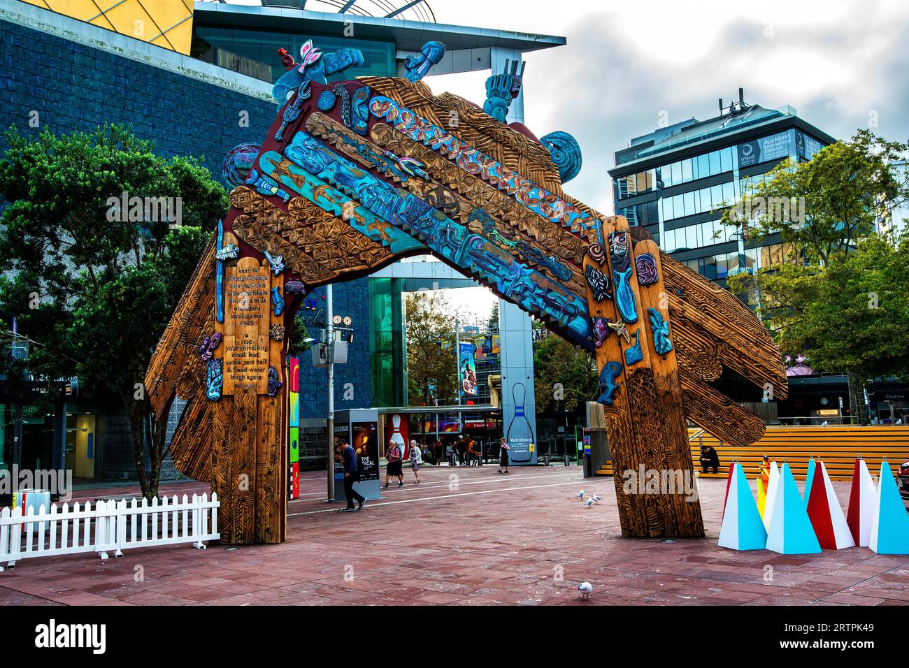 Das Waharoa Gate, Aotea Square, Auckland, North Island, Neuseeland Stockfoto