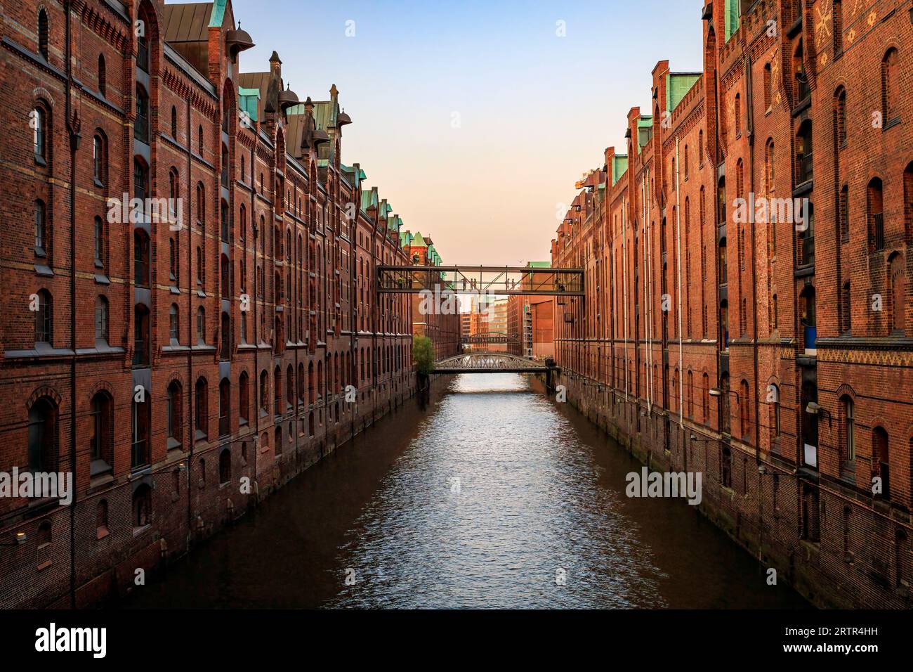 Die Stadt der Lagerhäuser oder die Speicherstadt. Foto aufgenommen am 10. Juni 2023 im UNESCO-Weltkulturerbe Hamburg oder der Freien und Hansestadt Stockfoto