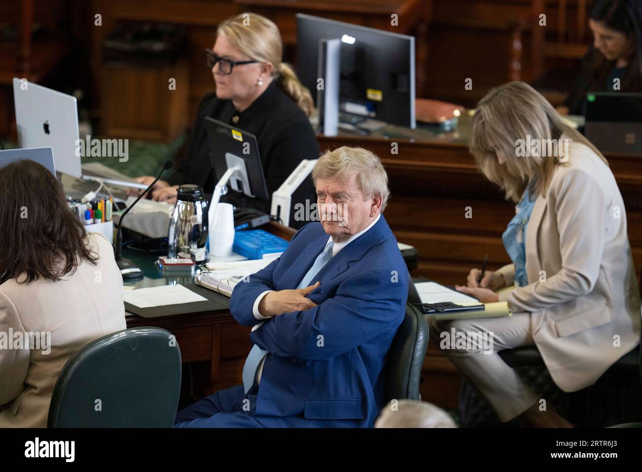 Austin Texas USA, 14. September 2023: Staatsanwalt RUSTY HARDIN hört Zeugenaussagen während der Nachmittagssitzung am 8. Tag im Amtsenthebungsverfahren von Texas Attorney General Ken Paxton im Senat von Texas. Quelle: Bob Daemmrich/Alamy Live News Stockfoto