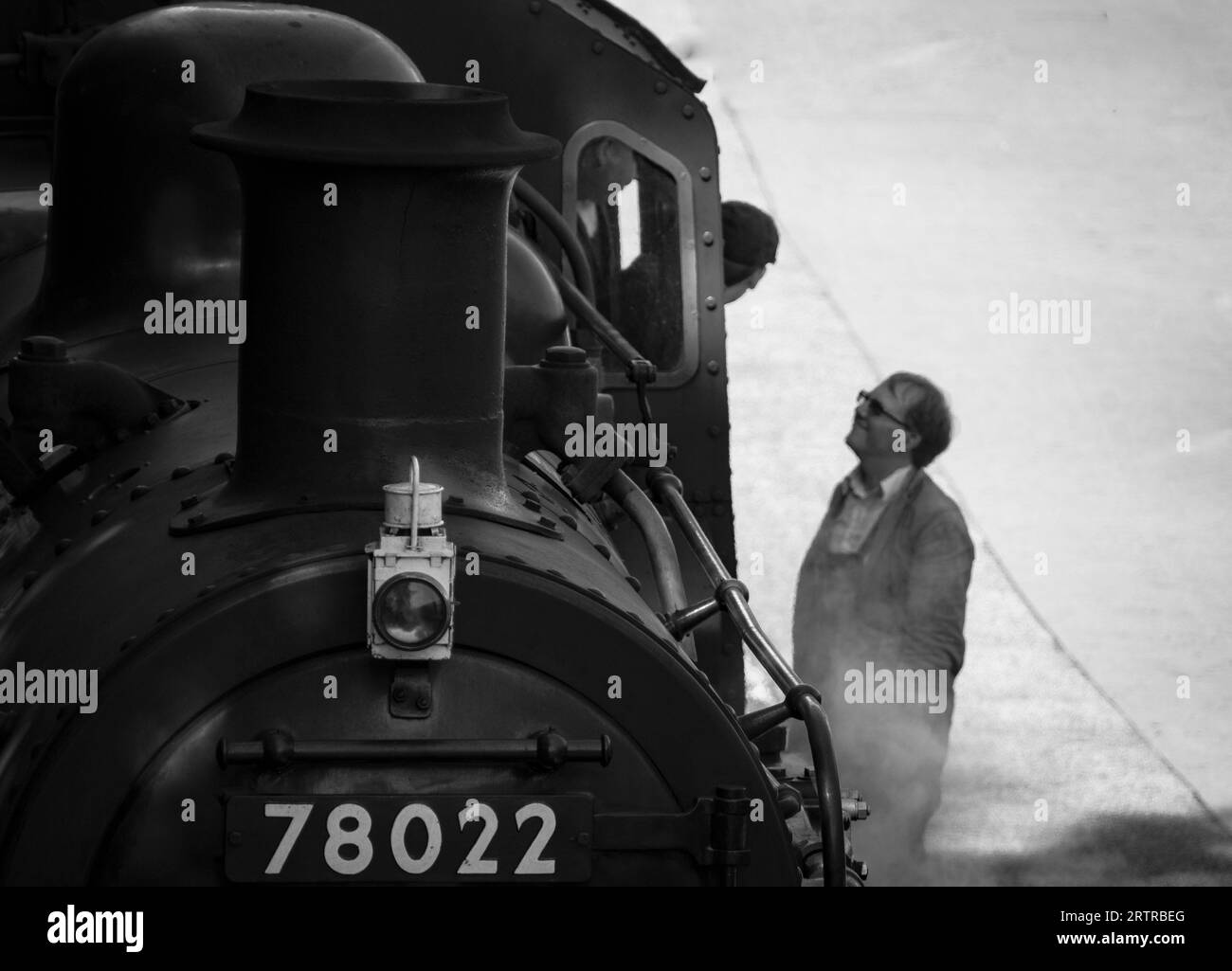 Der Zugführer spricht mit dem Leiter Stockfoto