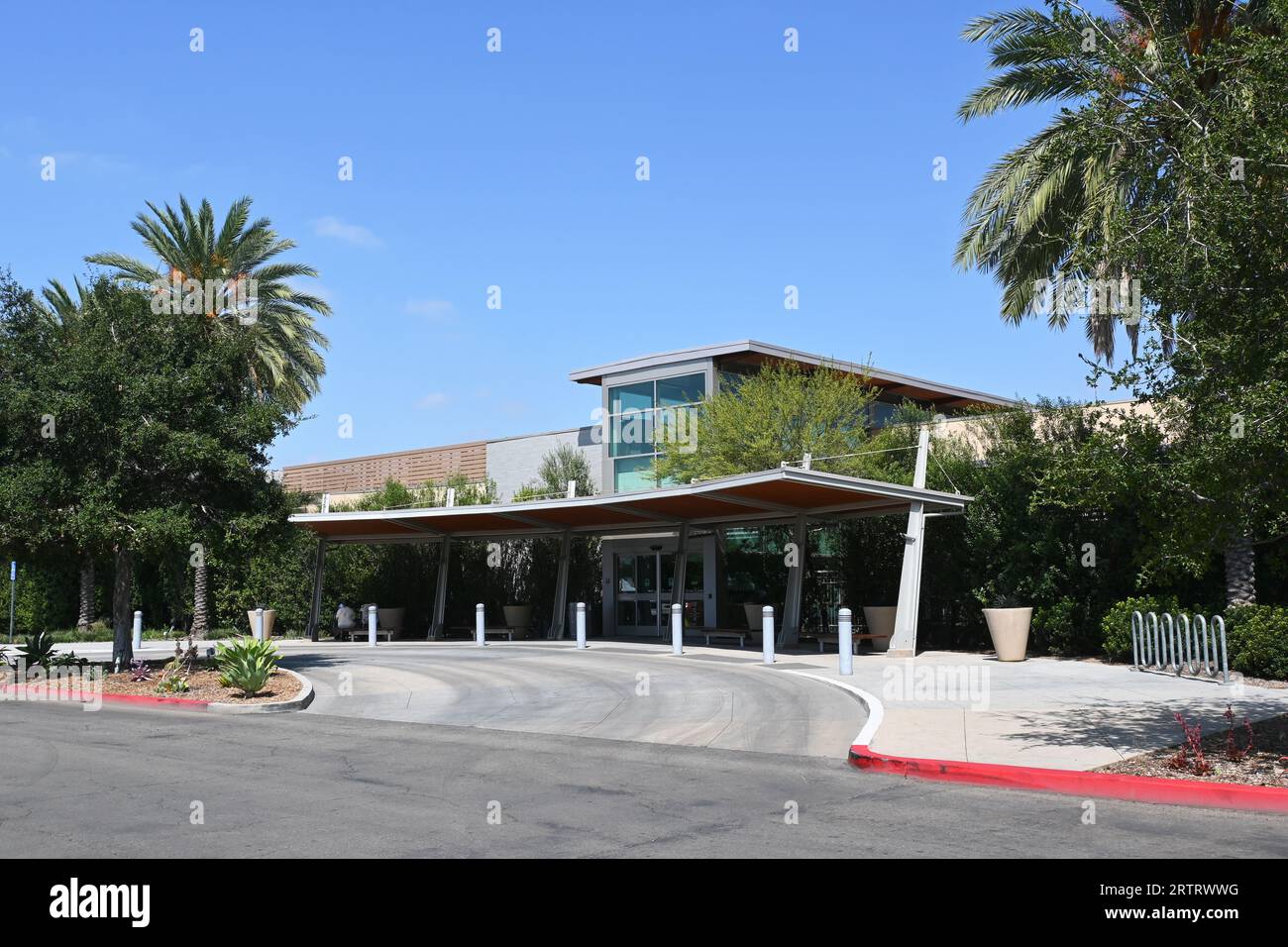FULLERTON, KALIFORNIEN - 13. SEPTEMBER 2023: Das Fullerton Community Center im Amerige Park. Stockfoto