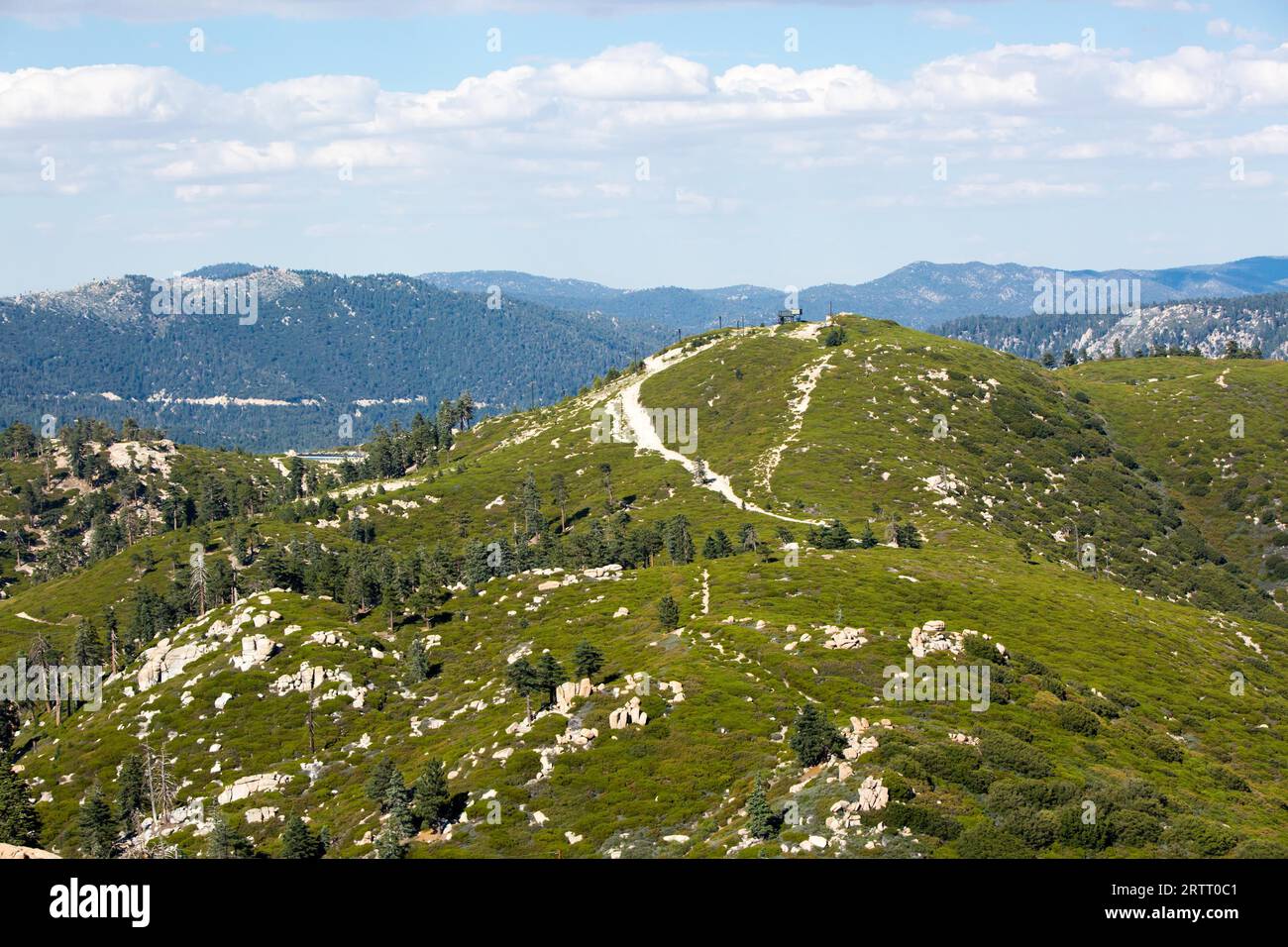 Keller-Peak und Ski Resort an einem heißen Sommertag in der Nähe von Los Angeles, Kalifornien, USA Stockfoto