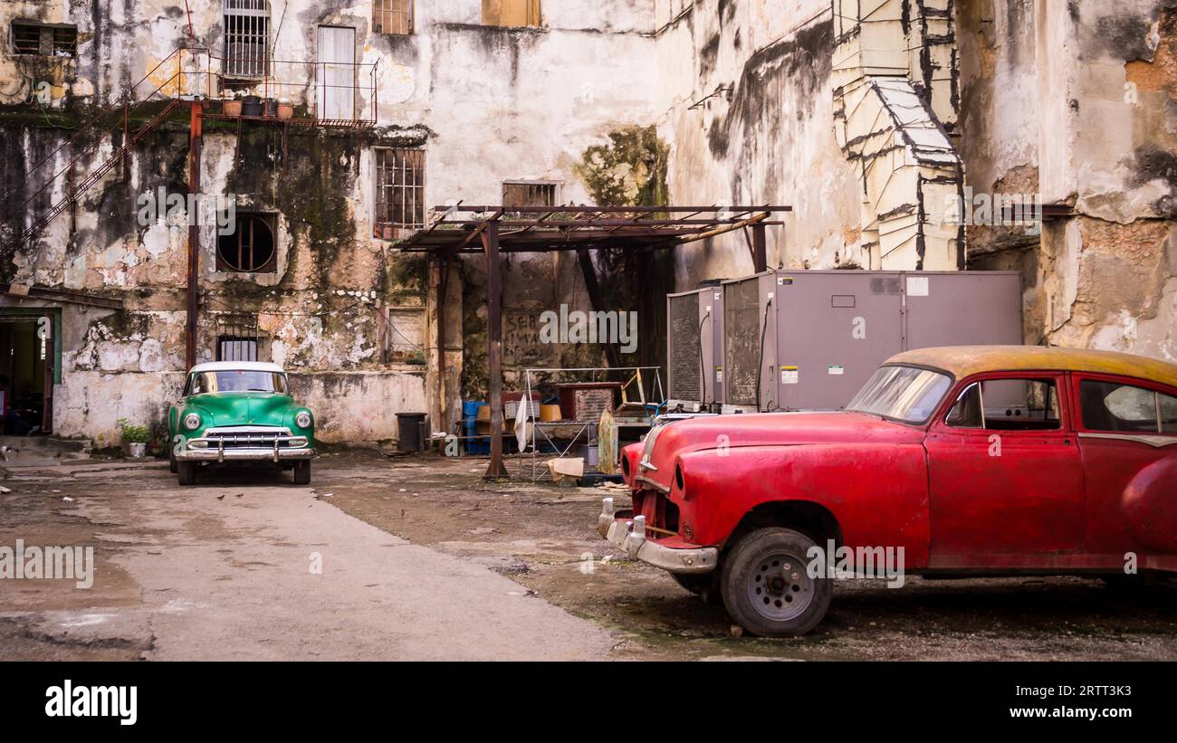 Oldtimer sind in Kuba üblich. Die Kubaner versuchen, ihre berühmten Oldtimer am Laufen zu halten und haben es in den letzten 60 Jahren geschafft Stockfoto