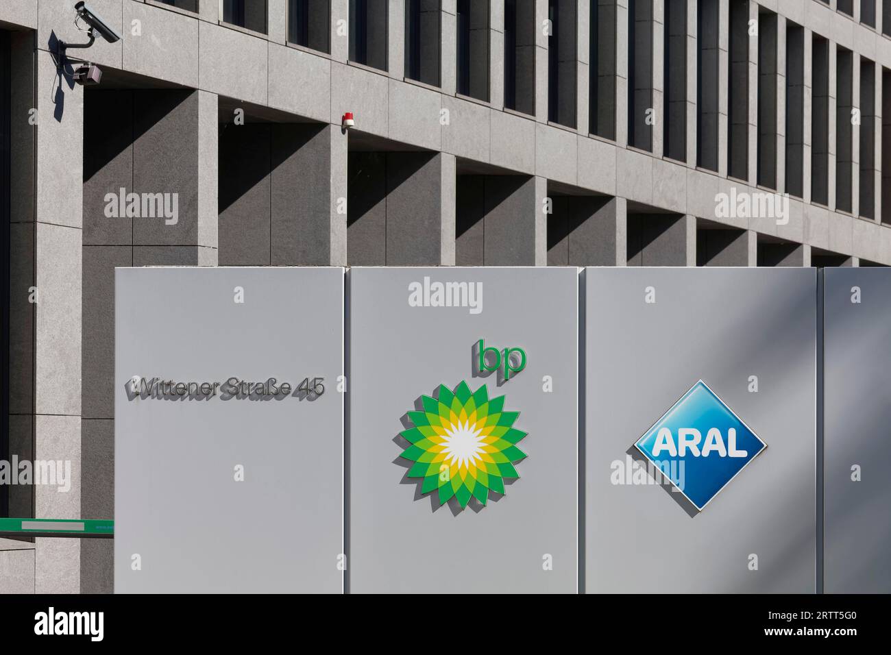 Hauptsitz der Aral AG und deutscher Verwaltungssitz der BP Europa SE, Logos vor dem Gebäude, Tankstellenbetreiber, Mineralöl Stockfoto