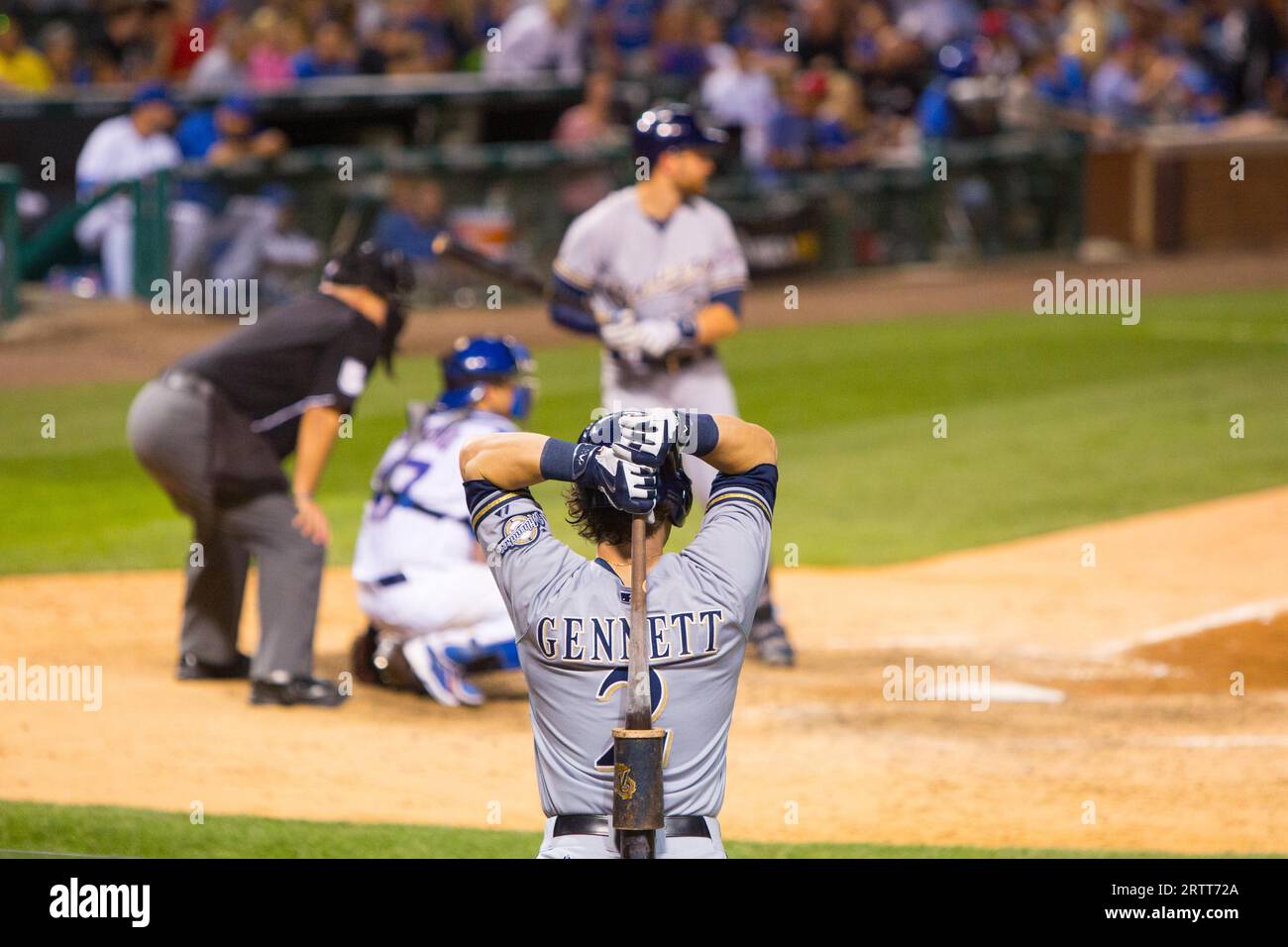 Chicago, USA, 12. August 2015: Chicago Cubs spielen Milwaukee Brewers in einer warmen Sommernacht auf dem Wrigley Field Stockfoto