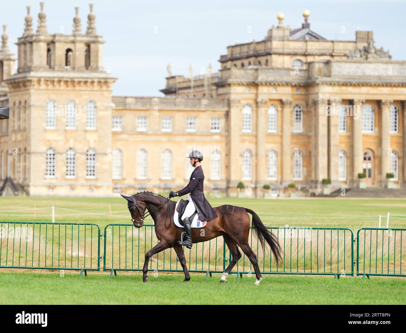 Arthur Duffort aus Frankreich mit Matterhorn während des Dressurtests bei den internationalen Pferdeprüfungen im Blenheim Palace am 14. September 2023, Großbritannien (Foto: Maxime David/MXIMD Pictures - mximd.com) Stockfoto