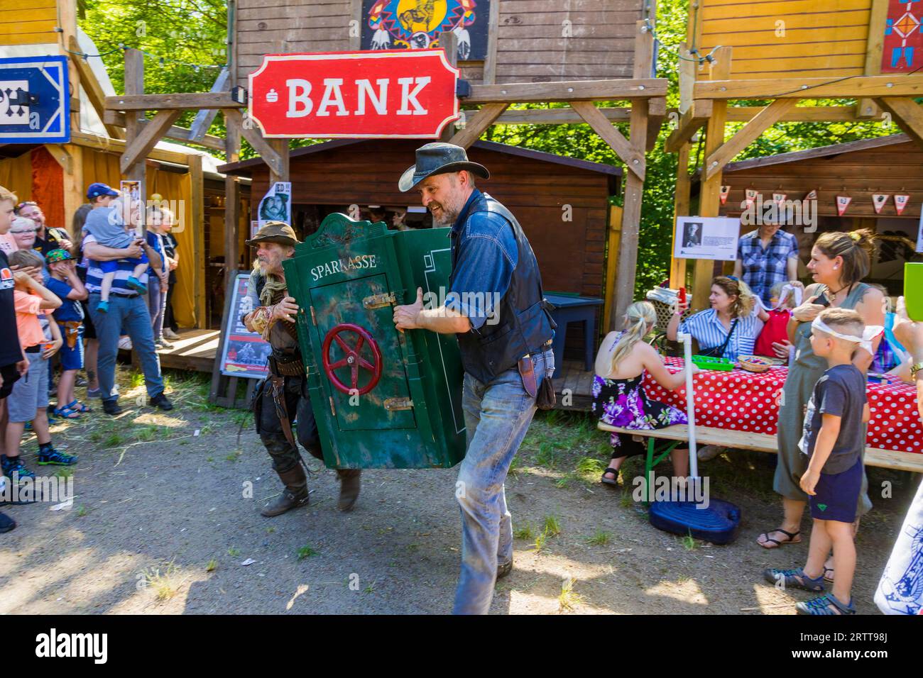 Das Karl-May-Festival findet seit 1991 jedes Jahr an einem Wochenende im Mai im Loessnitzgrund Radebeul zum Gedenken an den Schriftsteller Karl May statt. Um Stockfoto