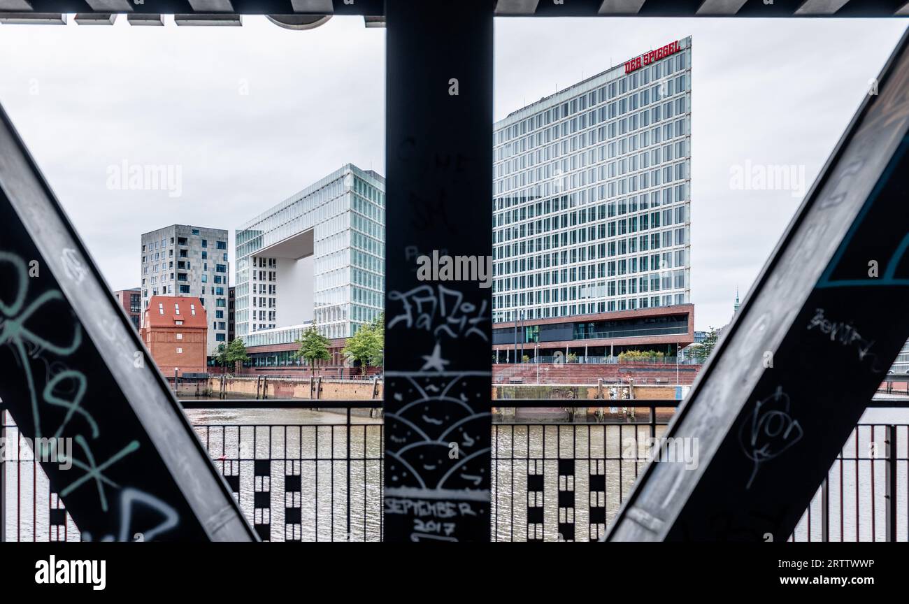 Hamburg, Deutschland. August 2023. Blick auf das Verlagsgebäude des Spiegel von der Oberhafenbrücke. Credit: Markus Scholz/dpa/Picture Alliance/dpa | Markus Scholz/dpa/Alamy Live News Stockfoto