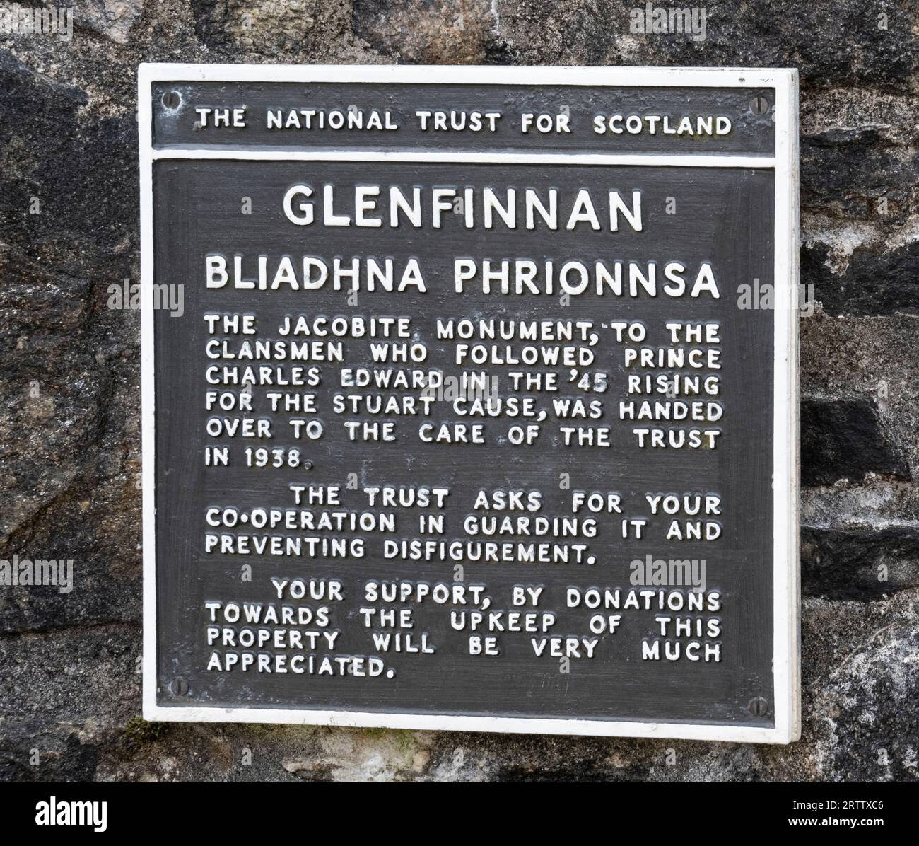 Glenfinnan Bliadhna Phrionnsa, National Trust for Scotland, Jacobite Monument-Gedenktafel Stockfoto