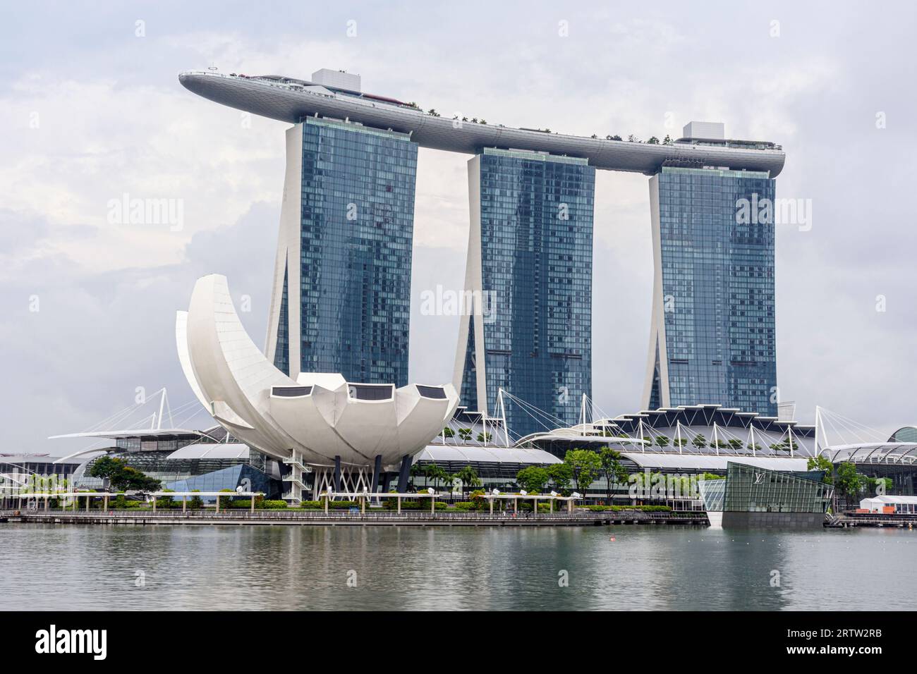Marina Bay Sands und der ArtScience Museum an der Marina Bay, Singapore Stockfoto